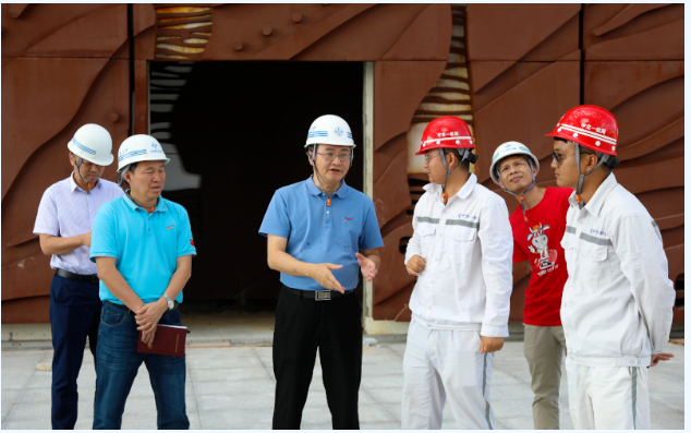 歡迎三沙市市委常委，市長鄧忠蒞臨我司承接的三沙廣場項目，三沙文體館項目現(xiàn)場調(diào)研并指導(dǎo)
